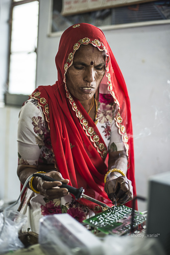 solar-mama-barefoot-college-dangerous-woman-creating-circuit-board